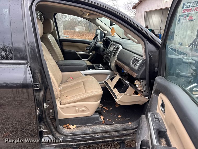 image for item EN0781 2017 Nissan Titan XD Crew Cab pickup truck