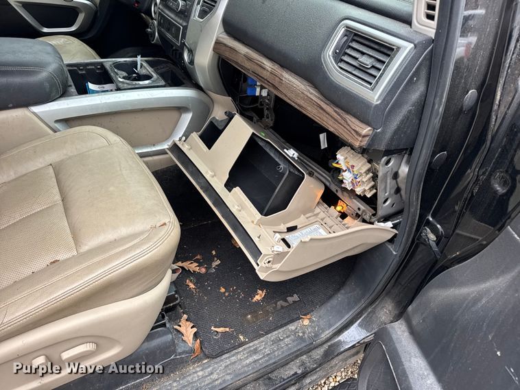 image for item EN0781 2017 Nissan Titan XD Crew Cab pickup truck