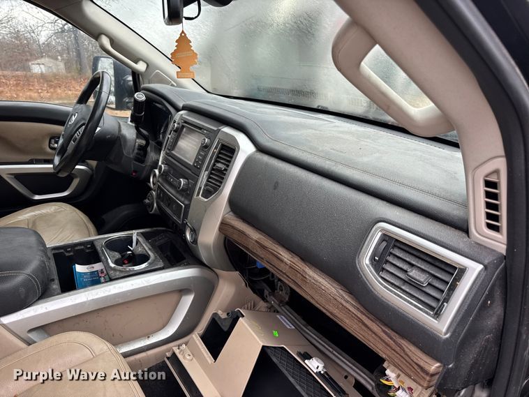 image for item EN0781 2017 Nissan Titan XD Crew Cab pickup truck