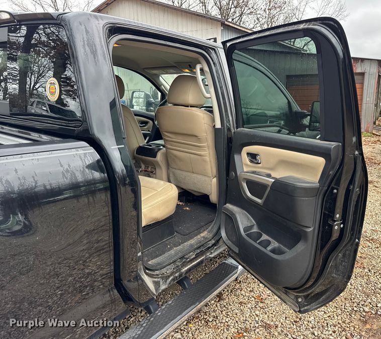 image for item EN0781 2017 Nissan Titan XD Crew Cab pickup truck