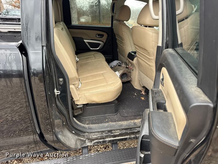 image for item EN0781 2017 Nissan Titan XD Crew Cab pickup truck