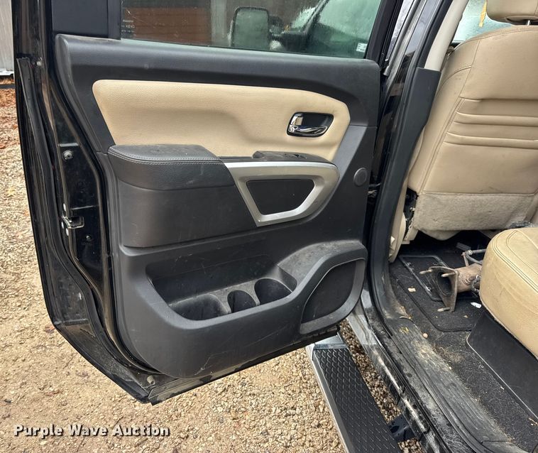 image for item EN0781 2017 Nissan Titan XD Crew Cab pickup truck