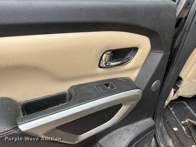 image for item EN0781 2017 Nissan Titan XD Crew Cab pickup truck