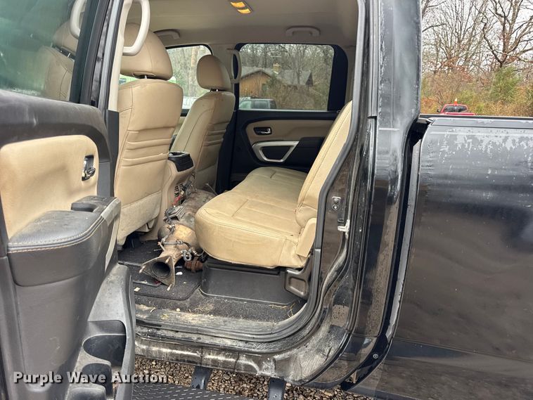 image for item EN0781 2017 Nissan Titan XD Crew Cab pickup truck