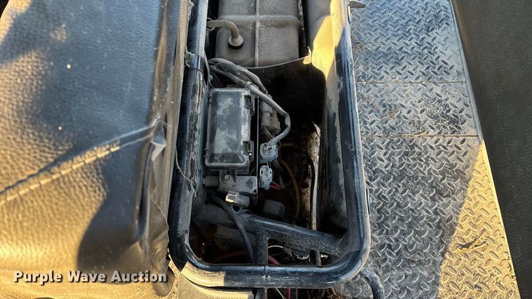 image for item EN5913 2007 Kawasaki Mule 3010 utility vehicle