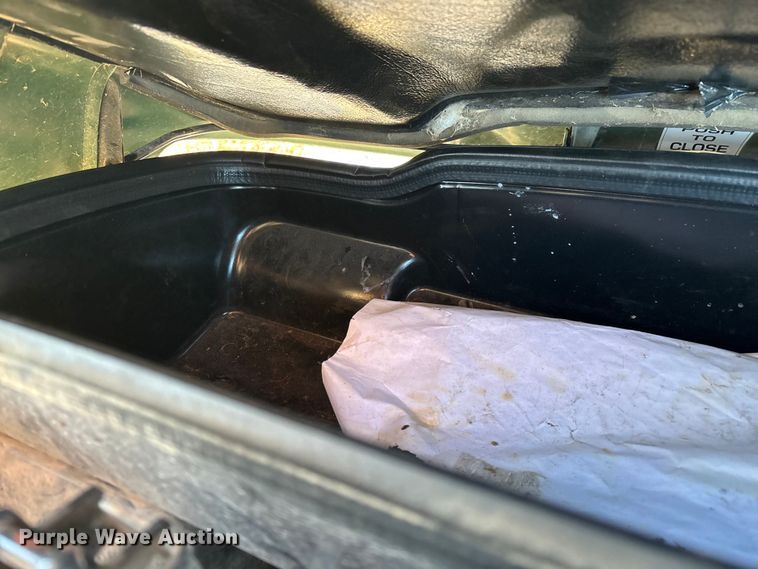 image for item EN5913 2007 Kawasaki Mule 3010 utility vehicle