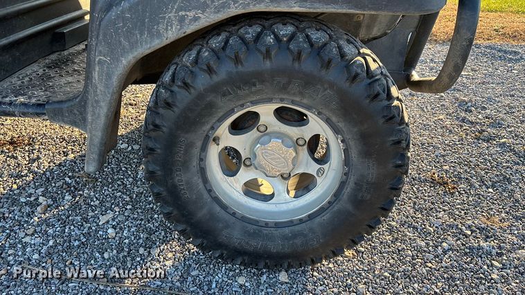 image for item EN5913 2007 Kawasaki Mule 3010 utility vehicle