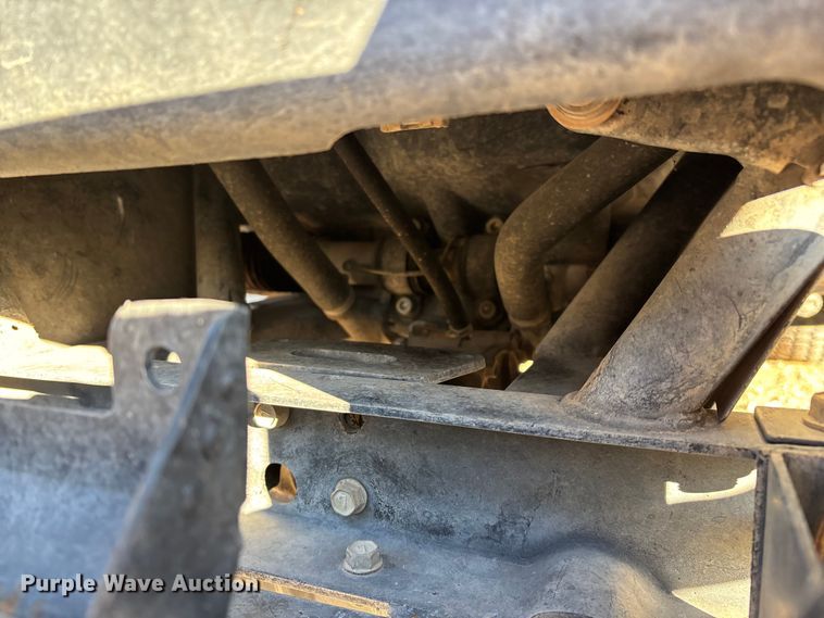 image for item EN5914 2005 Kawasaki Mule 3010 utility vehicle