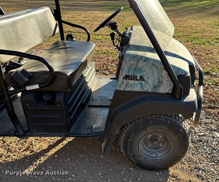 image for item EN5914 2005 Kawasaki Mule 3010 utility vehicle