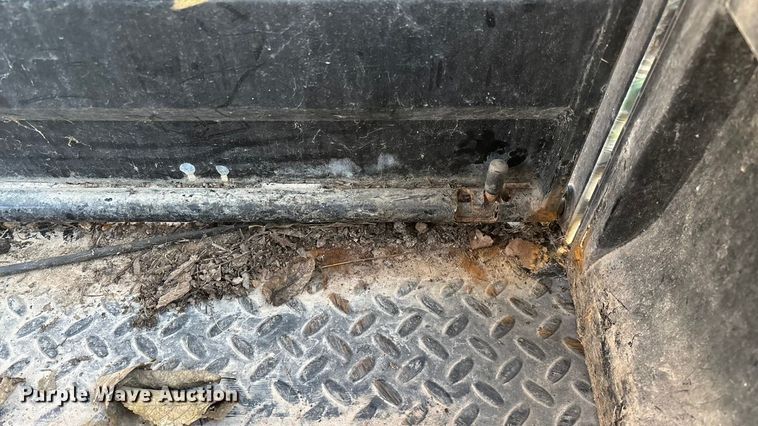 image for item EN5914 2005 Kawasaki Mule 3010 utility vehicle