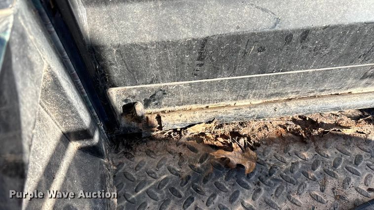 image for item EN5914 2005 Kawasaki Mule 3010 utility vehicle