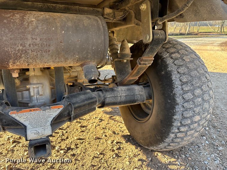 image for item EN5914 2005 Kawasaki Mule 3010 utility vehicle