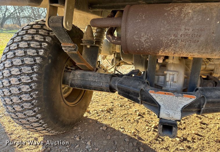 image for item EN5914 2005 Kawasaki Mule 3010 utility vehicle