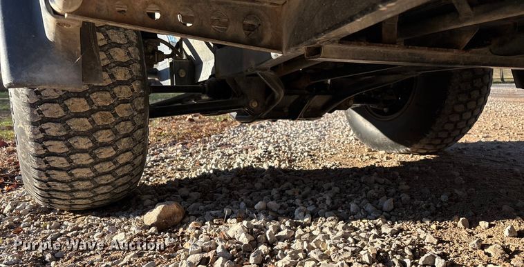 image for item EN5914 2005 Kawasaki Mule 3010 utility vehicle