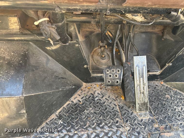 image for item EN5914 2005 Kawasaki Mule 3010 utility vehicle