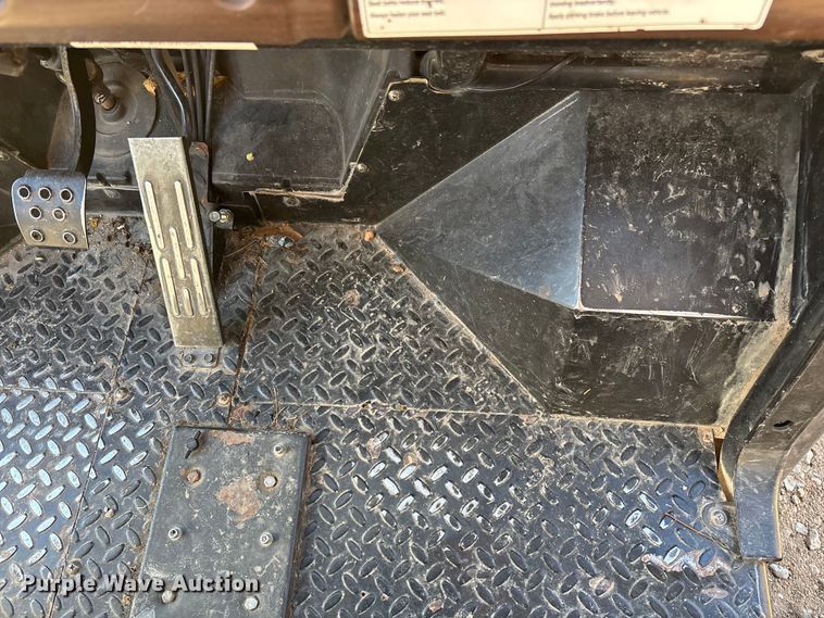 image for item EN5914 2005 Kawasaki Mule 3010 utility vehicle