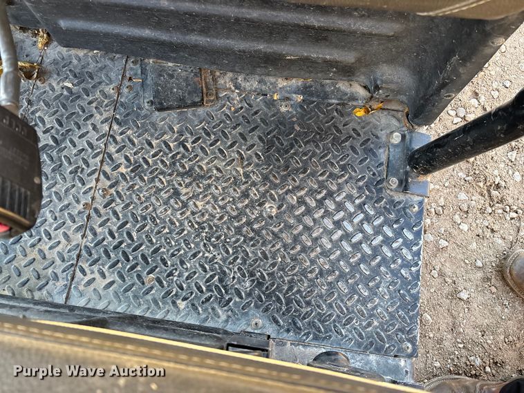 image for item EN5914 2005 Kawasaki Mule 3010 utility vehicle