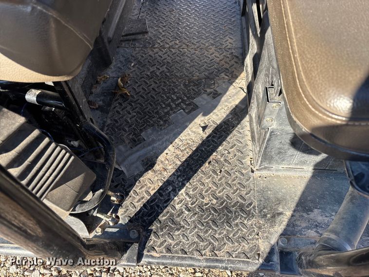 image for item EN5914 2005 Kawasaki Mule 3010 utility vehicle