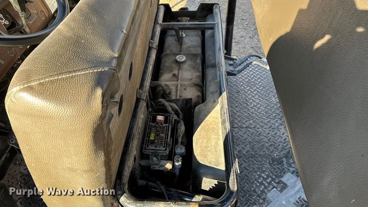 image for item EN5914 2005 Kawasaki Mule 3010 utility vehicle