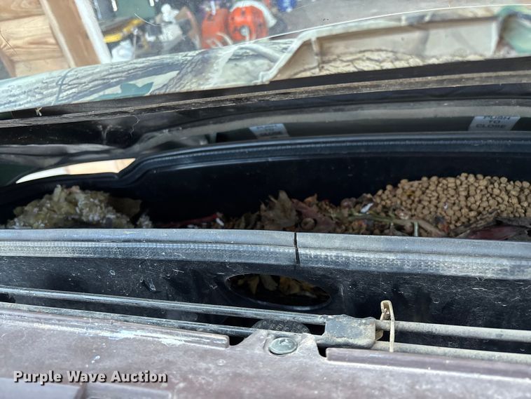 image for item EN5914 2005 Kawasaki Mule 3010 utility vehicle