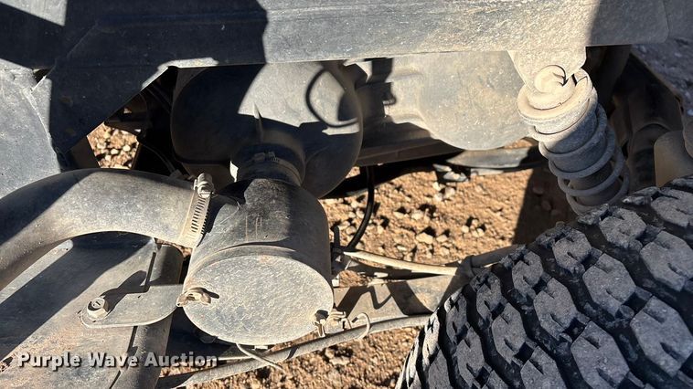 image for item EN5914 2005 Kawasaki Mule 3010 utility vehicle