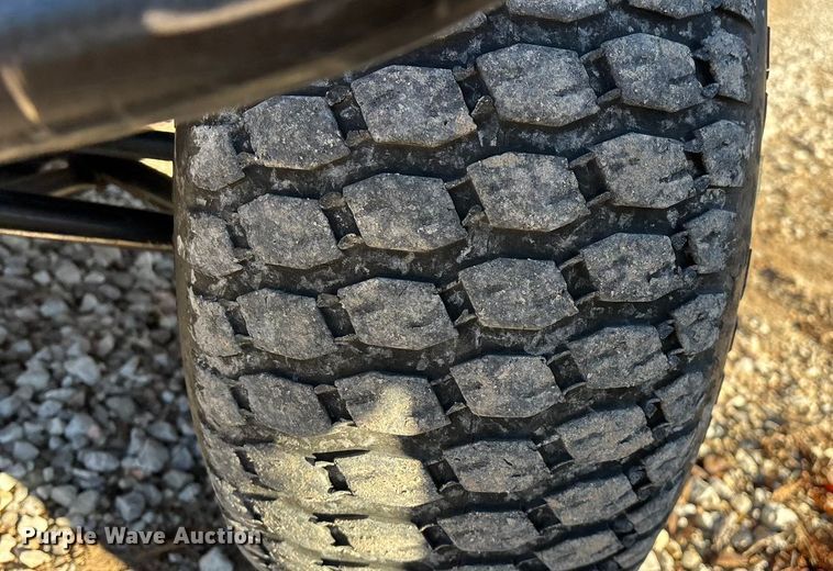 image for item EN5914 2005 Kawasaki Mule 3010 utility vehicle