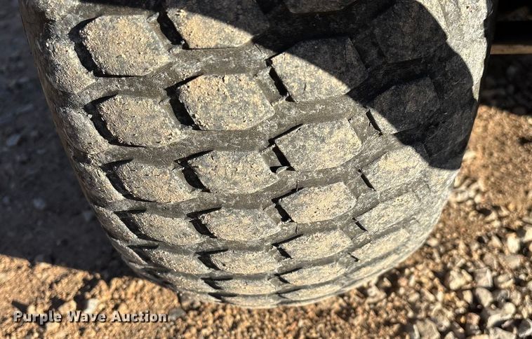 image for item EN5914 2005 Kawasaki Mule 3010 utility vehicle