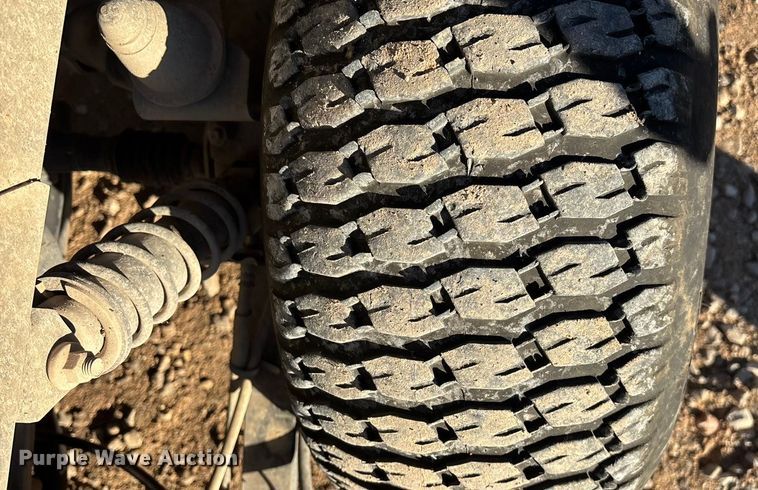 image for item EN5914 2005 Kawasaki Mule 3010 utility vehicle