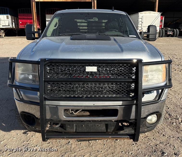 image for item EP2700 2012 GMC Sierra 2500HD Crew Cab flatbed pickup truck