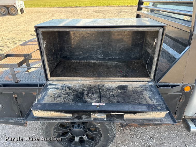 image for item EP2700 2012 GMC Sierra 2500HD Crew Cab flatbed pickup truck