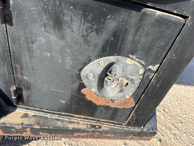 image for item EP2700 2012 GMC Sierra 2500HD Crew Cab flatbed pickup truck