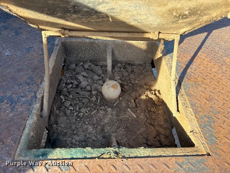 image for item EP2700 2012 GMC Sierra 2500HD Crew Cab flatbed pickup truck