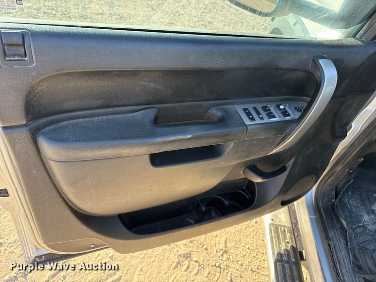 image for item EP2700 2012 GMC Sierra 2500HD Crew Cab flatbed pickup truck