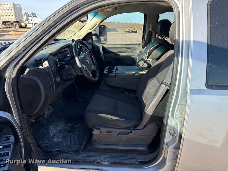 image for item EP2700 2012 GMC Sierra 2500HD Crew Cab flatbed pickup truck