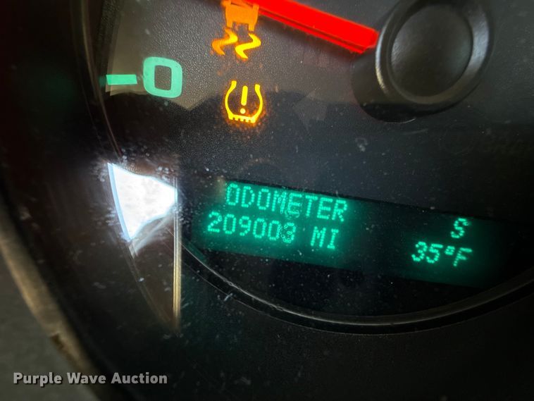 image for item EP2700 2012 GMC Sierra 2500HD Crew Cab flatbed pickup truck