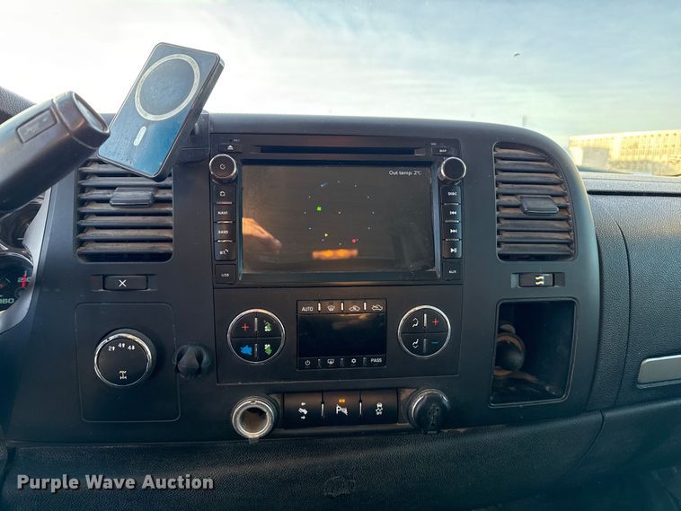 image for item EP2700 2012 GMC Sierra 2500HD Crew Cab flatbed pickup truck