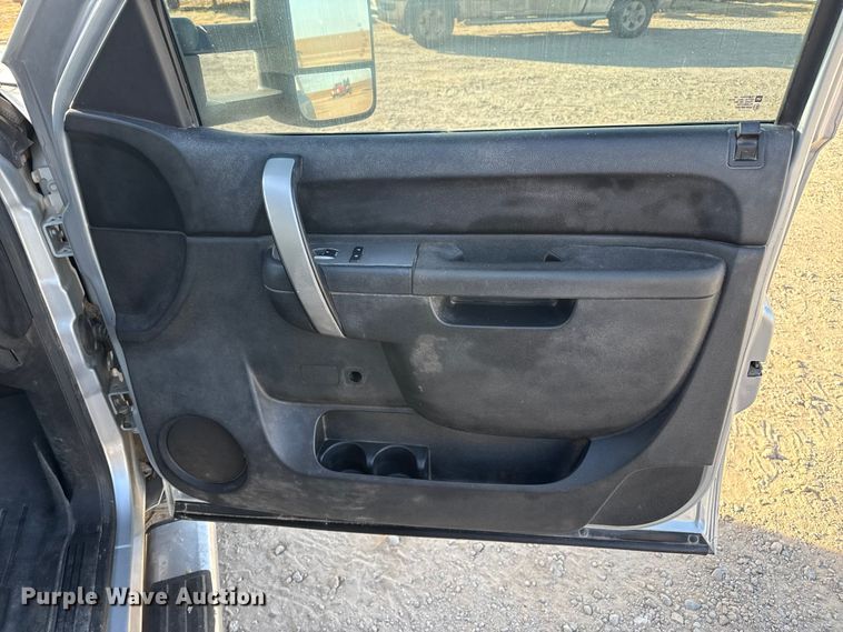 image for item EP2700 2012 GMC Sierra 2500HD Crew Cab flatbed pickup truck