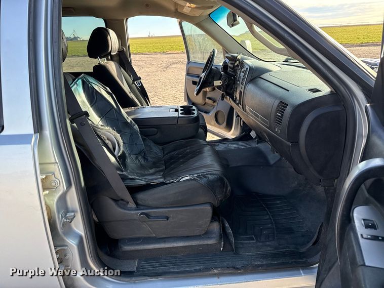 image for item EP2700 2012 GMC Sierra 2500HD Crew Cab flatbed pickup truck