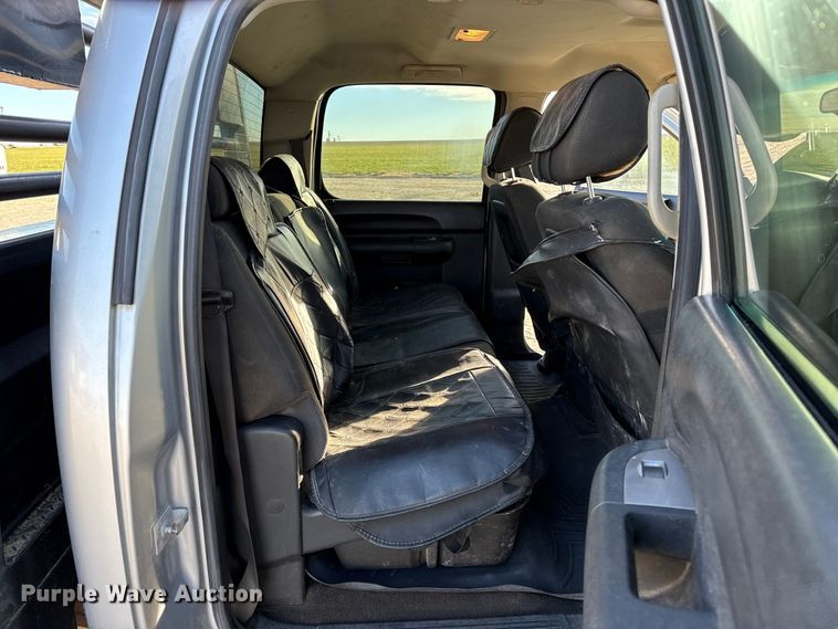 image for item EP2700 2012 GMC Sierra 2500HD Crew Cab flatbed pickup truck