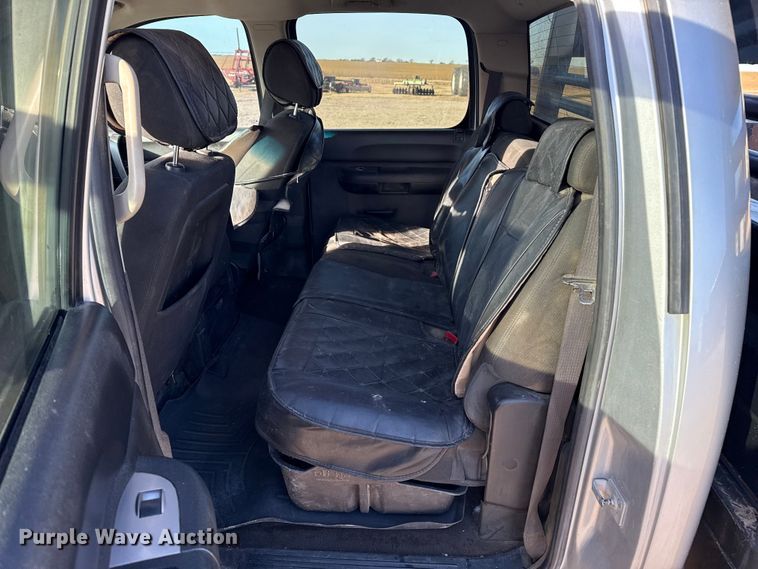 image for item EP2700 2012 GMC Sierra 2500HD Crew Cab flatbed pickup truck