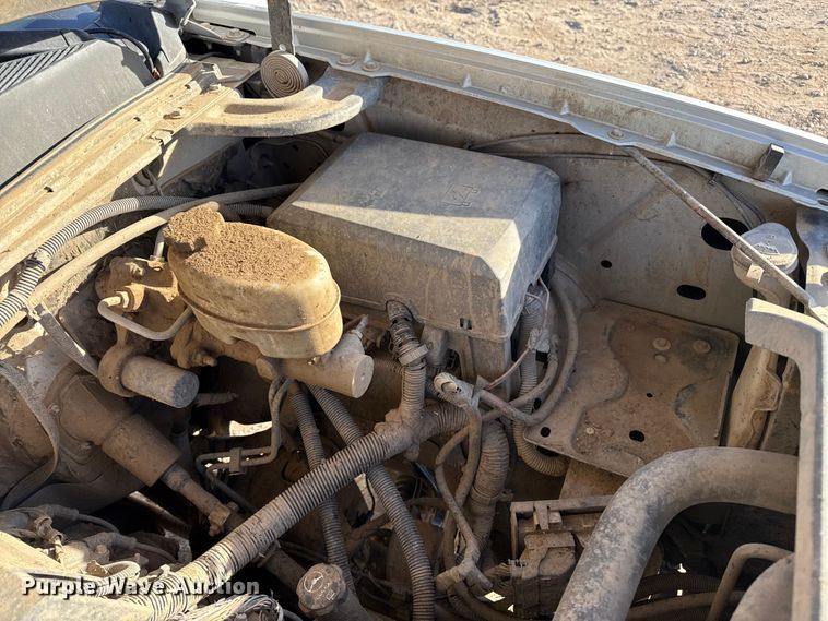 image for item EP2700 2012 GMC Sierra 2500HD Crew Cab flatbed pickup truck