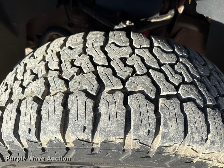 image for item EP2700 2012 GMC Sierra 2500HD Crew Cab flatbed pickup truck