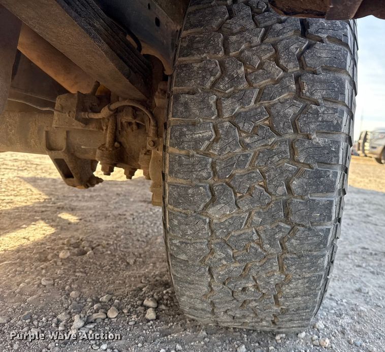 image for item EP2700 2012 GMC Sierra 2500HD Crew Cab flatbed pickup truck