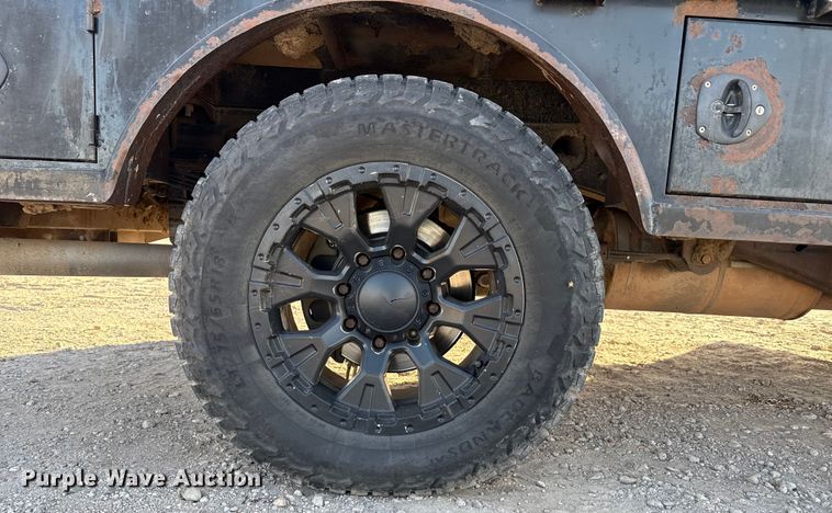 image for item EP2700 2012 GMC Sierra 2500HD Crew Cab flatbed pickup truck