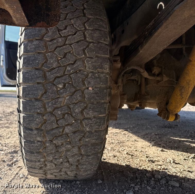 image for item EP2700 2012 GMC Sierra 2500HD Crew Cab flatbed pickup truck