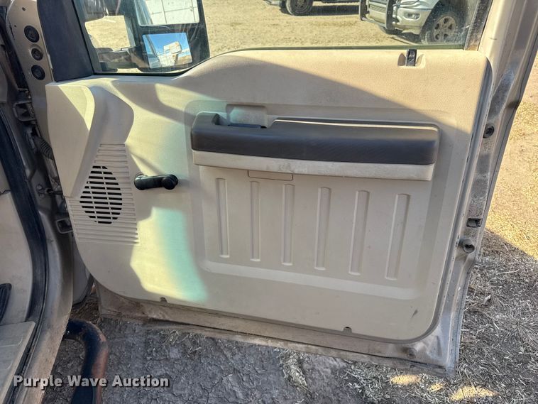 image for item EP2708 2008 Ford F350 flatbed pickup truck