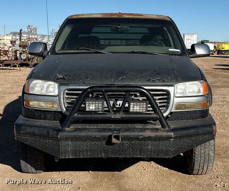 image for item EP2716 2002 GMC Sierra 2500HD Ext. Cab flatbed pickup truck