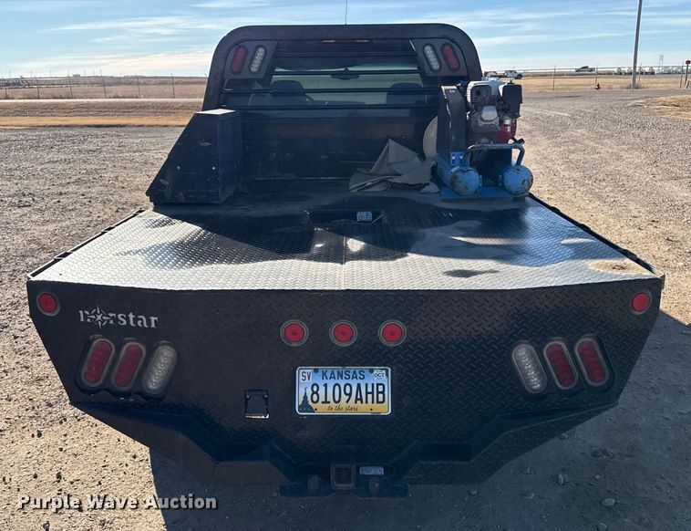 image for item EP2716 2002 GMC Sierra 2500HD Ext. Cab flatbed pickup truck