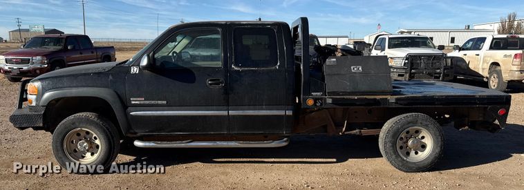 image for item EP2716 2002 GMC Sierra 2500HD Ext. Cab flatbed pickup truck
