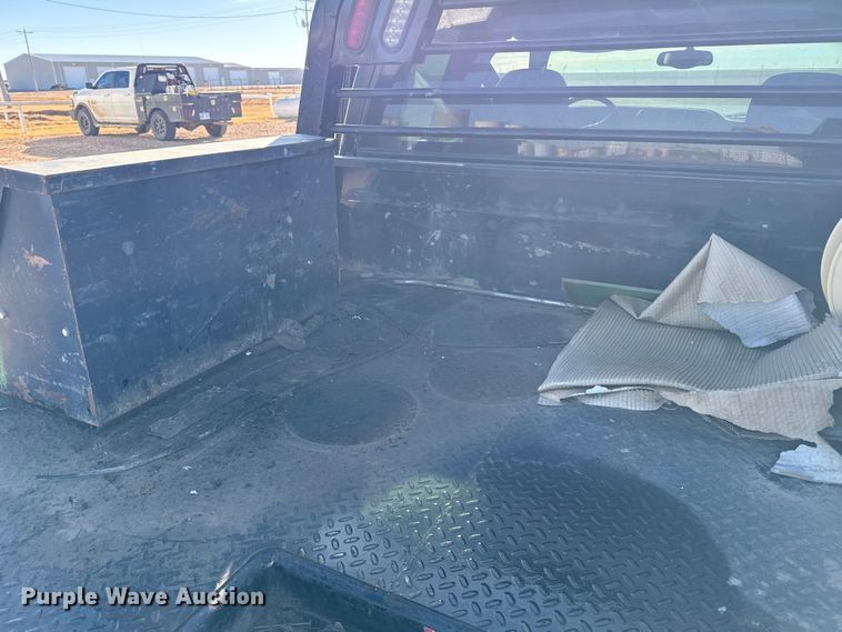 image for item EP2716 2002 GMC Sierra 2500HD Ext. Cab flatbed pickup truck